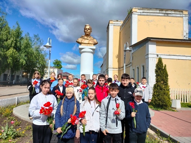 Герои живы, пока жива память о них!.