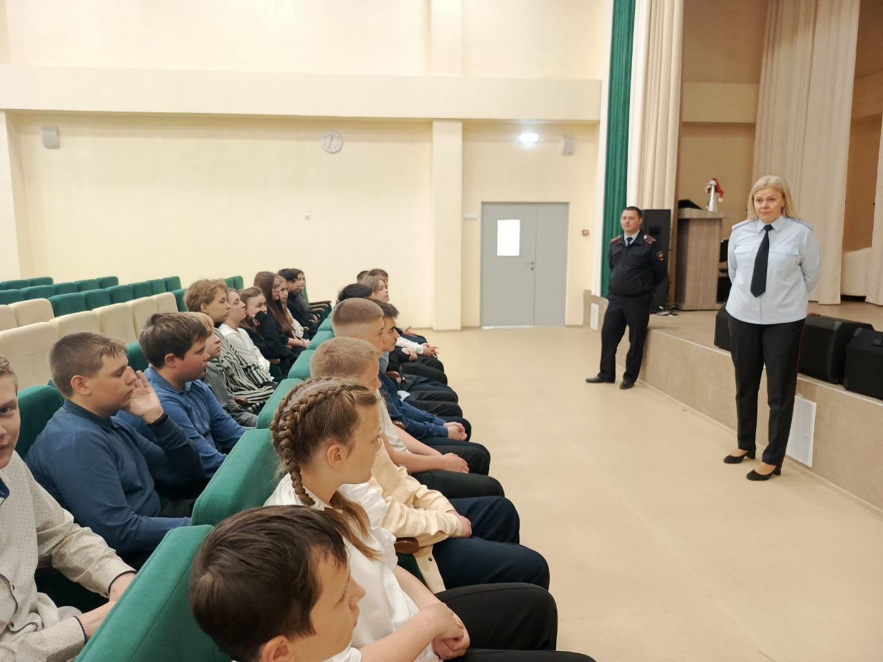 Беседа с учащимися инспектора ГПДН.